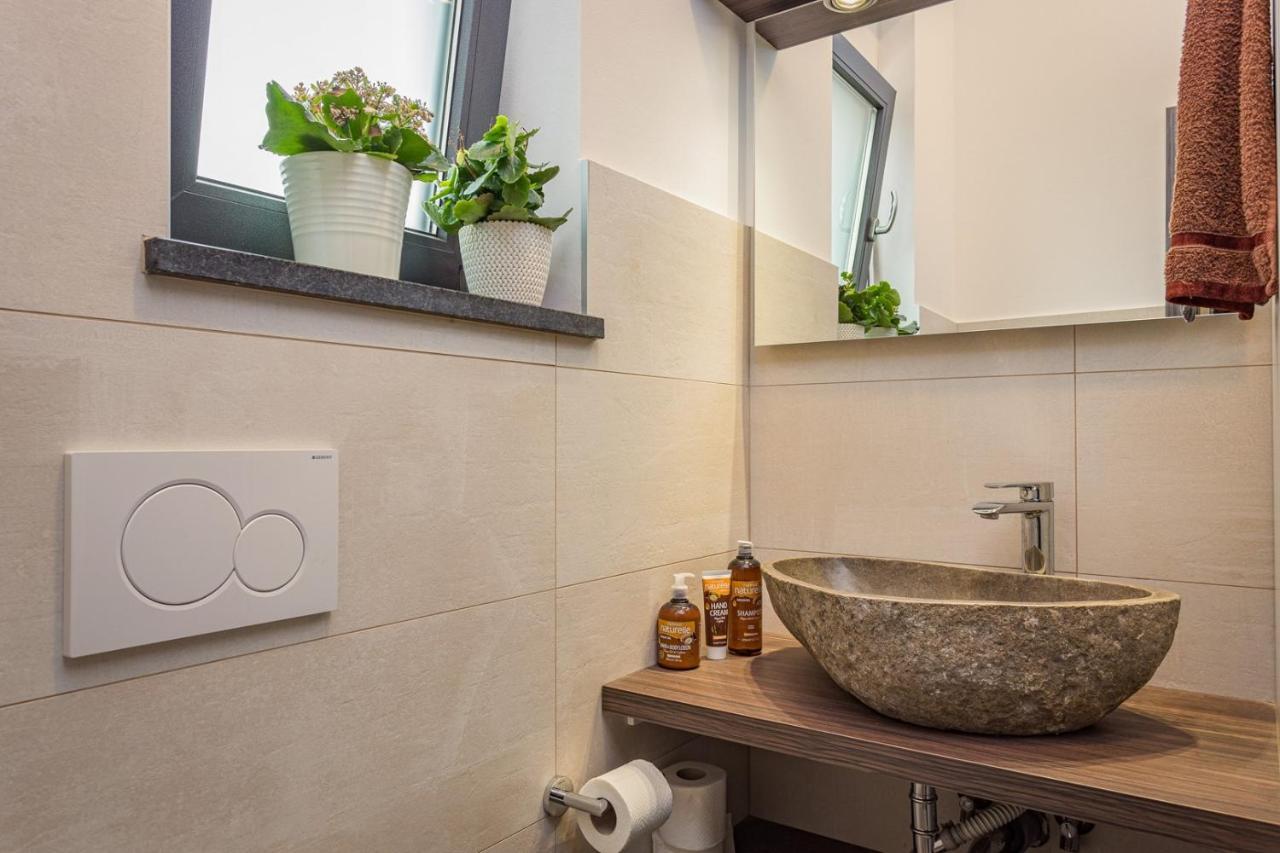 Apartments Bijou With Big Private Garden Near Umag Vilanija المظهر الخارجي الصورة